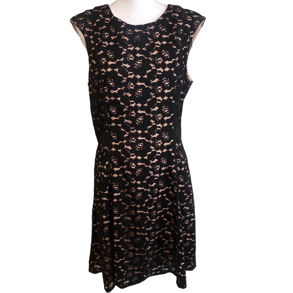 Vince Camuto Dresses & Skirts - Vince Camuto Sleeveless Black Dress Champagne Satin Lining